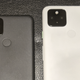 El Pixel 5 (izquierda) y el Pixel 4a (derecha).